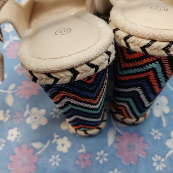 3115 Size 40/9 Multi Color Retro Looking Bohemian Wedges NWOT - Picture 3 of 7